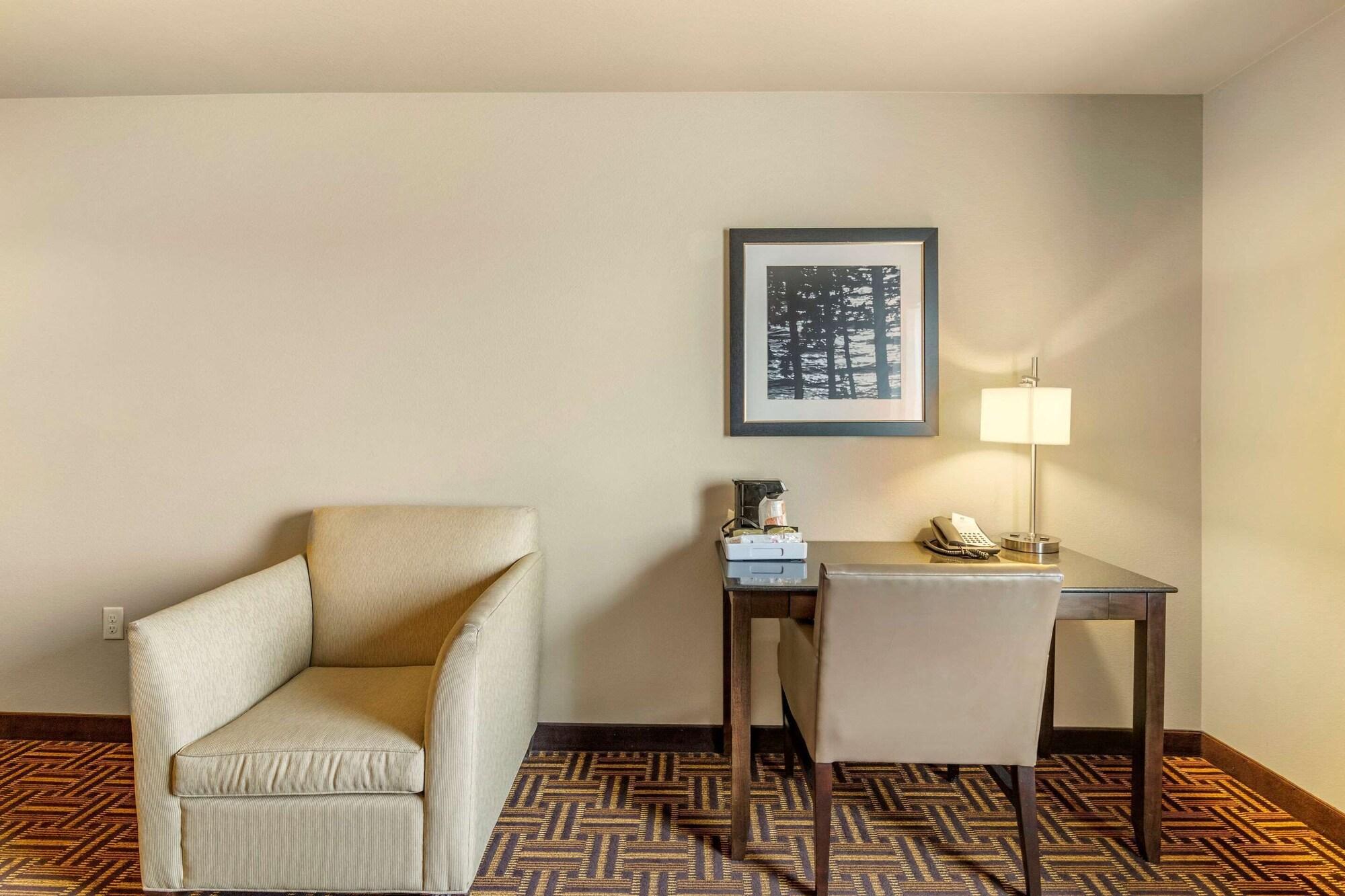 Sonesta Essential Minot Hotel Bagian luar foto