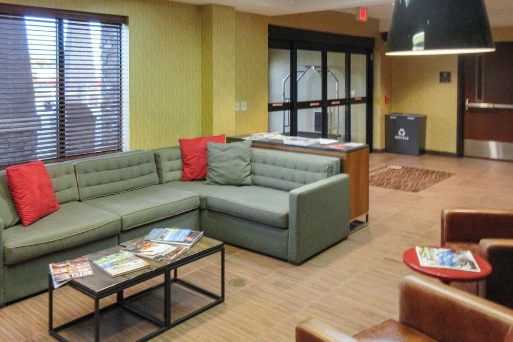 Sonesta Essential Minot Hotel Bagian luar foto