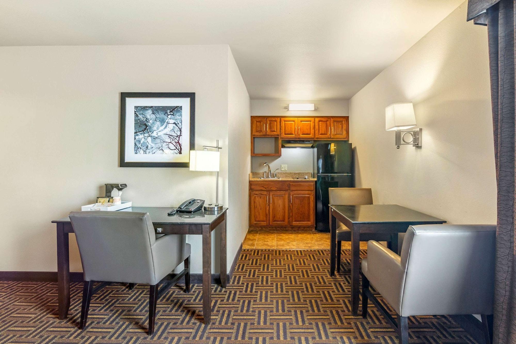 Sonesta Essential Minot Hotel Bagian luar foto