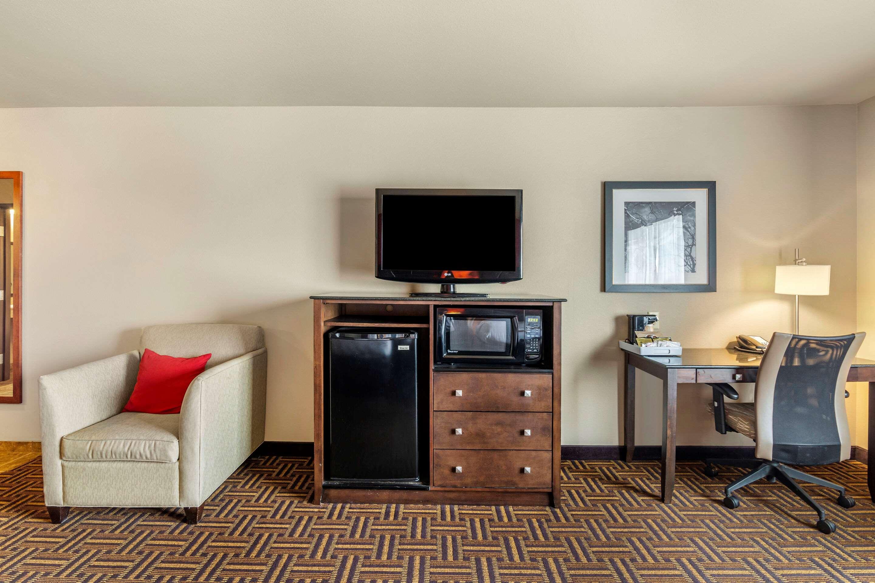 Sonesta Essential Minot Hotel Bagian luar foto