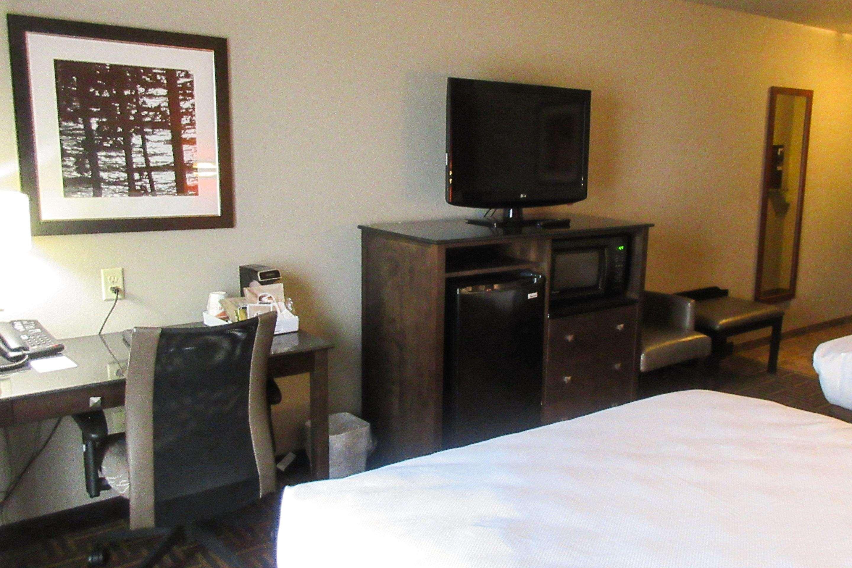 Sonesta Essential Minot Hotel Bagian luar foto