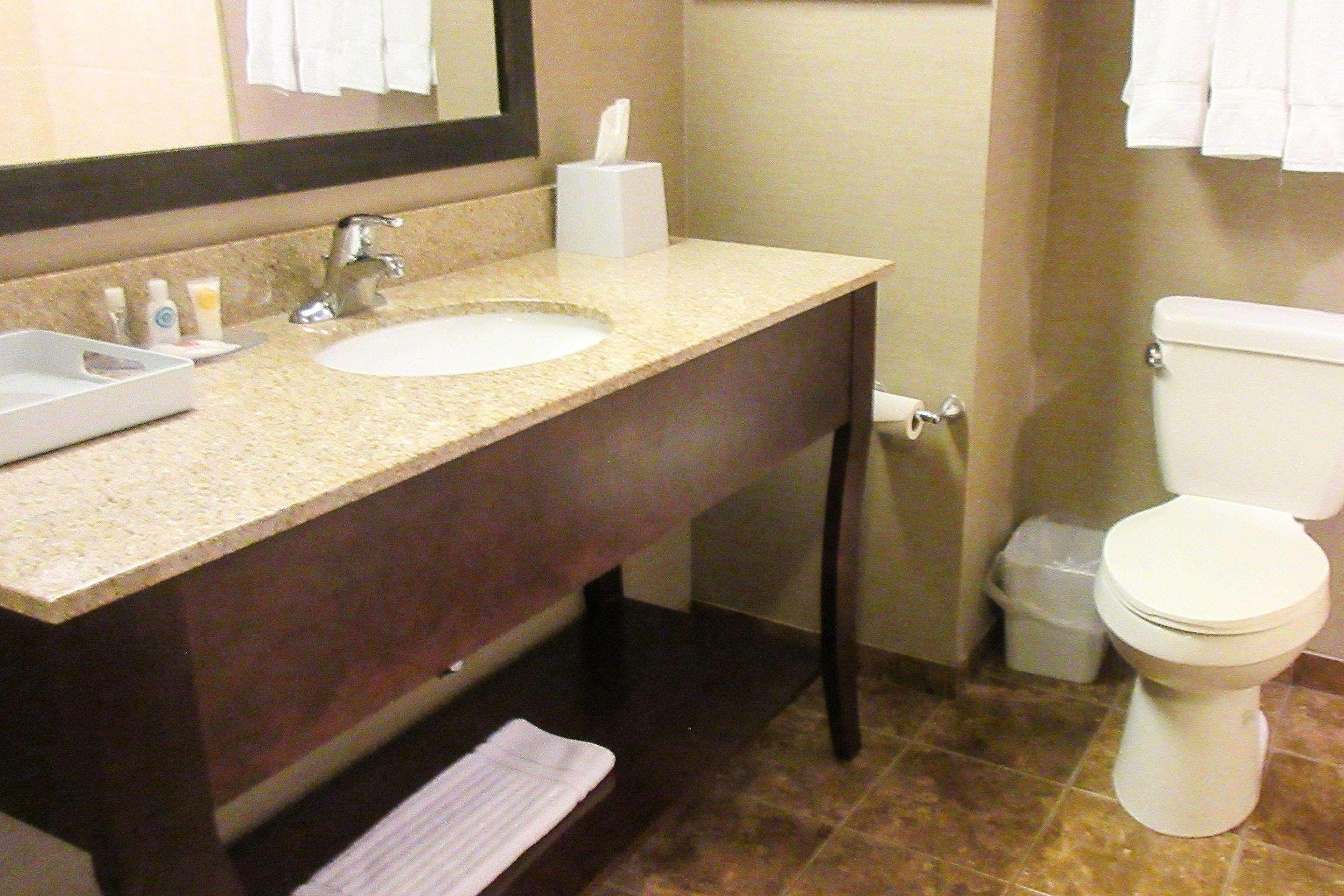 Sonesta Essential Minot Hotel Bagian luar foto