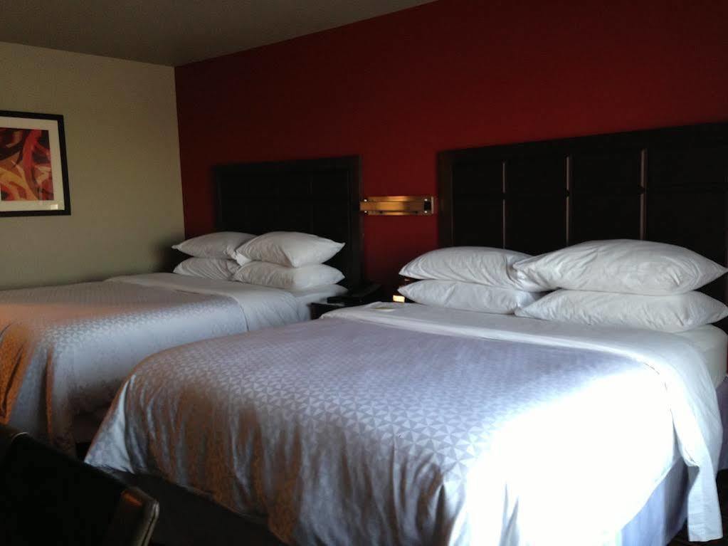 Sonesta Essential Minot Hotel Bagian luar foto