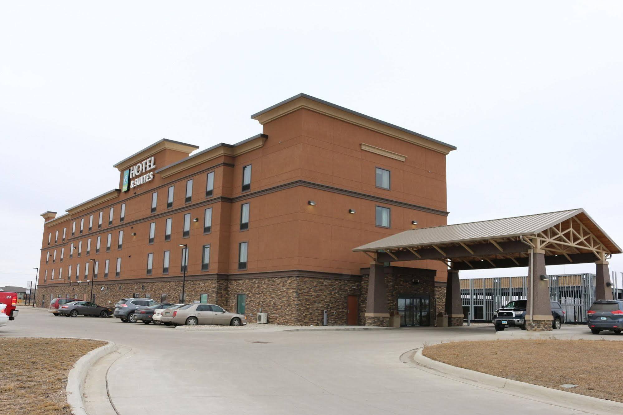 Sonesta Essential Minot Hotel Bagian luar foto