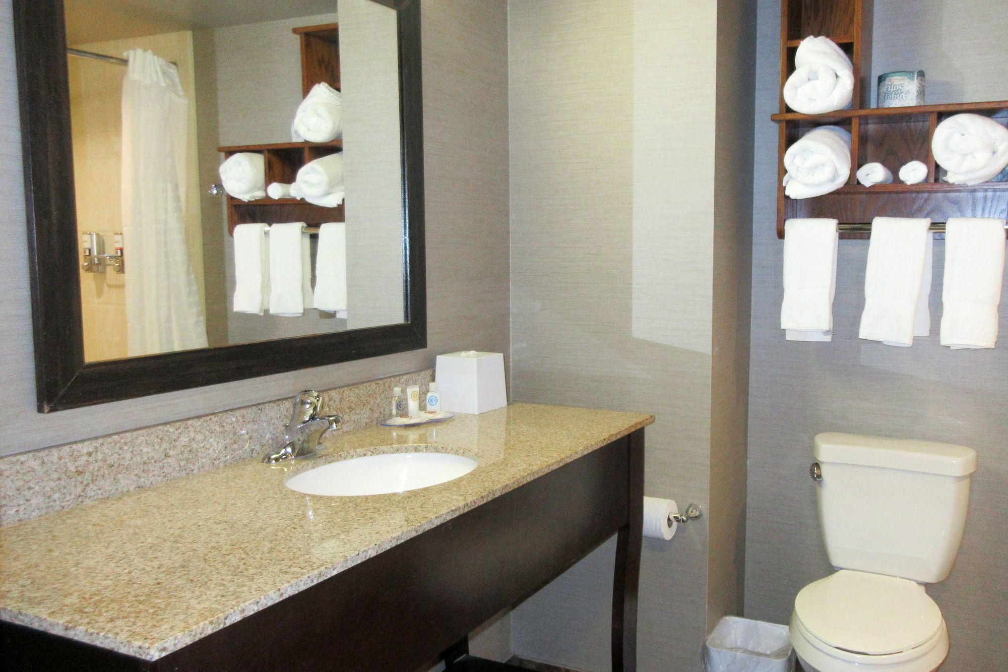 Sonesta Essential Minot Hotel Bagian luar foto